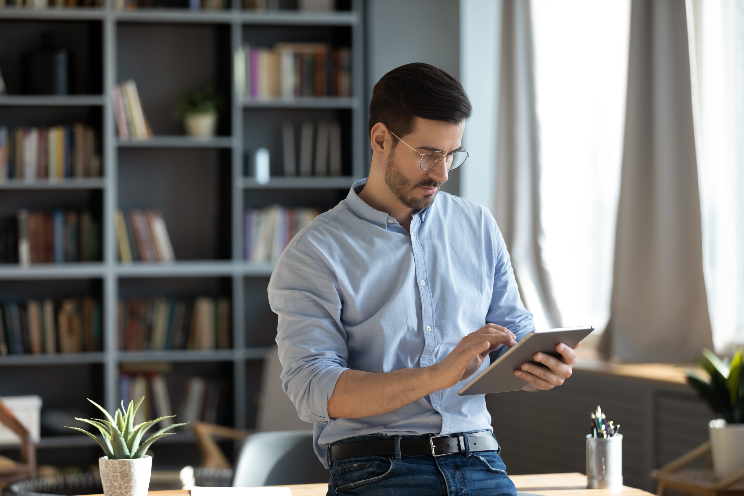 A good leader using a tablet